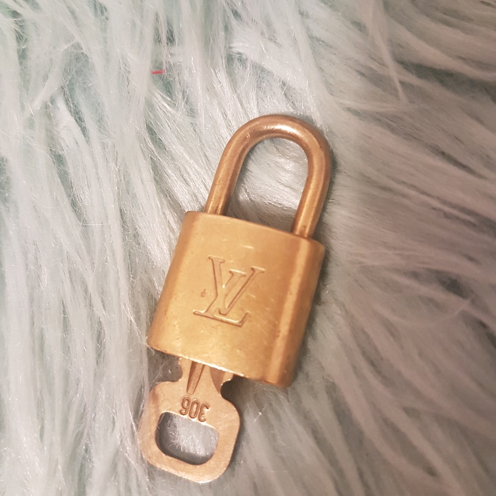 Authentic Louis vuitton lock and key no. 306